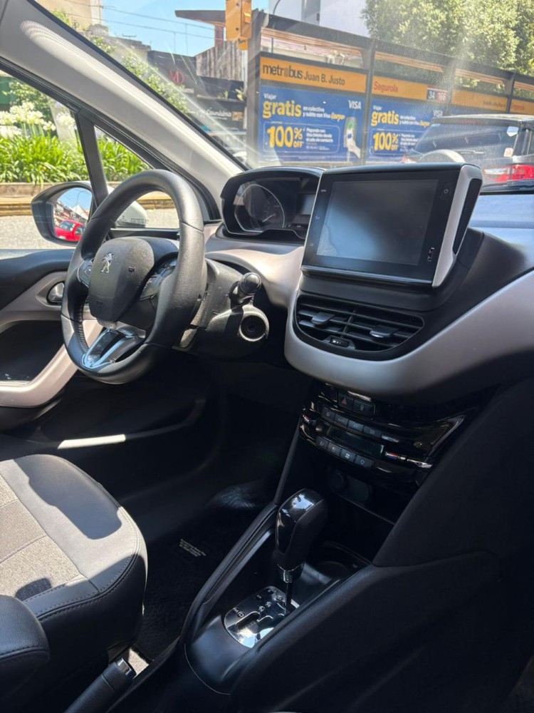 Peugeot 208 Feline — foto 13